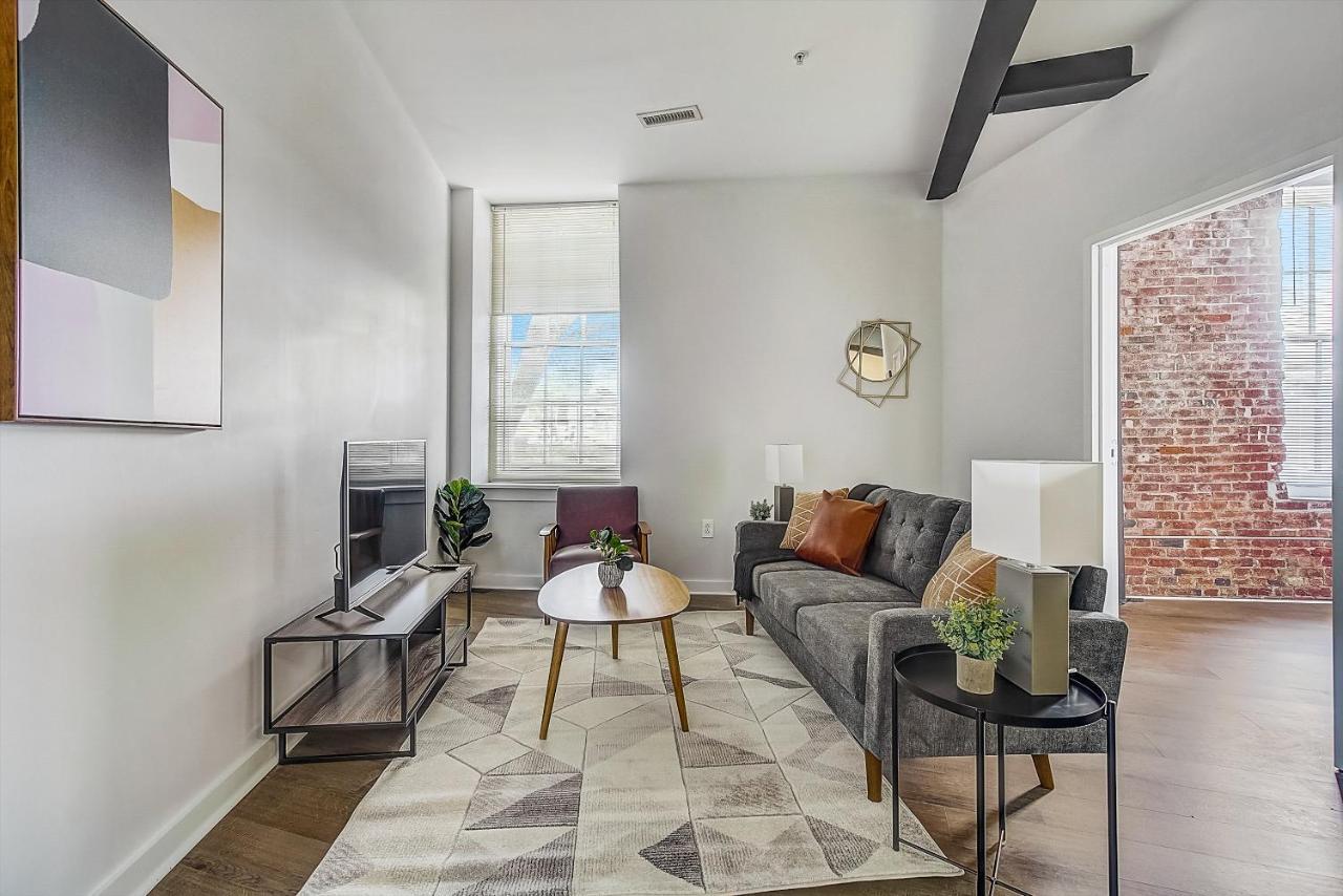 Frontdesk I Carriage Wheel Lofts Apts Philadelphia Apartment Cameră foto