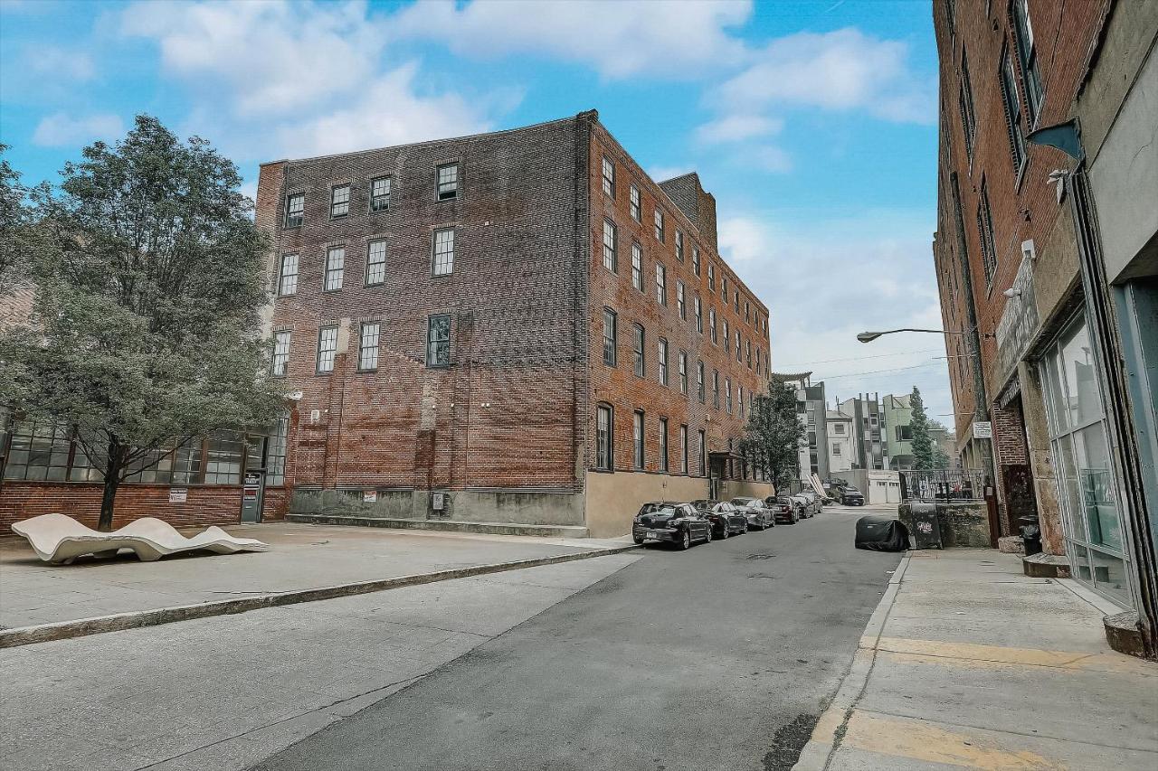 Frontdesk I Carriage Wheel Lofts Apts Philadelphia Apartment Exterior foto